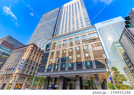 東京　中央区　京橋の都市風景　京橋二丁目交差点付近 134431288