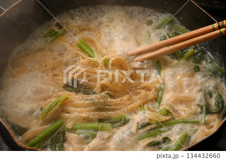 ほうれん草とベーコンのクリームパスタ ほうれん草とベーコンのクリームパスタ 134432660