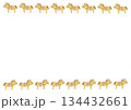 馬が上下に沢山並んでいるカラーイラスト 134432661
