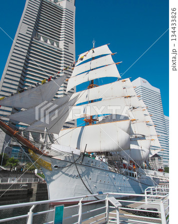 帆船日本丸 文化の日の総帆展帆 都市景観(2024年11月) 帆船日本丸 文化の日の総帆展帆 都市景観(2024年11月) 134433826