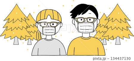 花粉を飛ばす杉の木とメガネとマスクをした男女単色 134437130