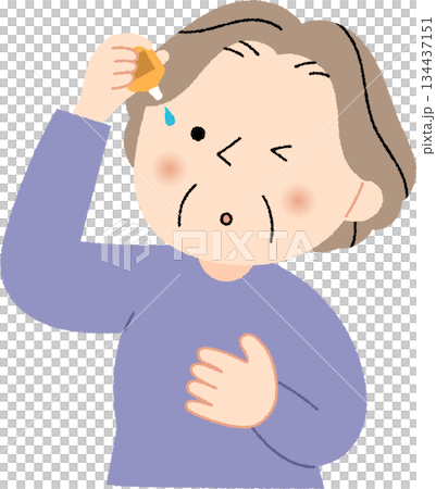 目薬を指すシニア女性 134437151