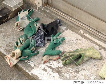 使い古したラバー付き軍手 134437327