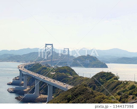 海に架かる大橋と島々の風景 海に架かる大橋と島々の風景 134437398