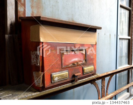 封鎖された郵便受け 134437463