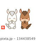 お祈りする午年の仲良し馬 134438549