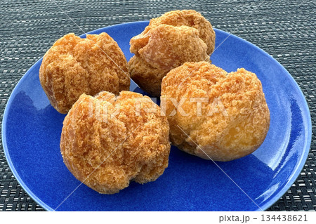 沖縄の定番おやつ　サーターアンダギー 134438621