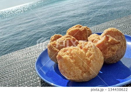 沖縄の定番おやつ　サーターアンダギー 134438622