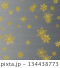金色雪の結晶_リアルタッチ銀背景_正方形 134438773