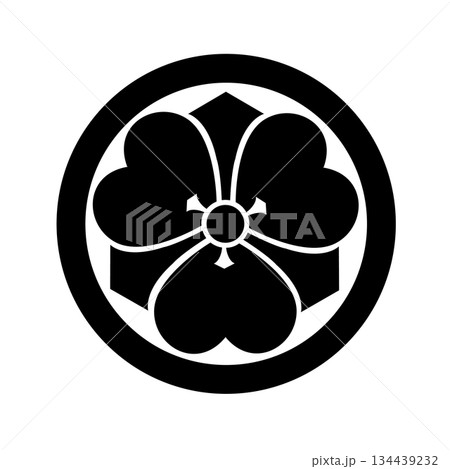 家紋　丸に剣片喰　イラスト 134439232