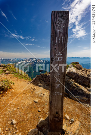 初夏の谷川岳・オキの耳山頂の風景 初夏の谷川岳・オキの耳山頂の風景 134439741