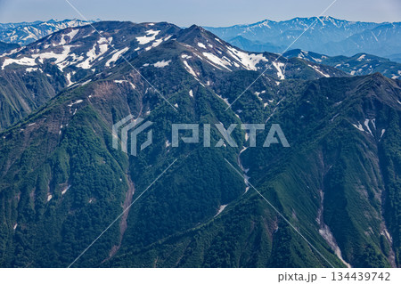 谷川岳・オキの耳から見る朝日岳・白毛門と平ヶ岳 谷川岳・オキの耳から見る朝日岳・白毛門と平ヶ岳 134439742