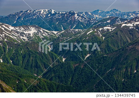 谷川岳・オキの耳から見る残雪の巻機山と越後三山 谷川岳・オキの耳から見る残雪の巻機山と越後三山 134439745