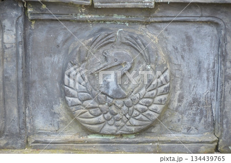 「丸に鶴の丸」の家紋(花岳寺/兵庫県赤穂市加里屋1992) 「丸に鶴の丸」の家紋(花岳寺/兵庫県赤穂市加里屋1992) 134439765