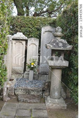 墓石（花岳寺／兵庫県赤穂市加里屋1992） 134439766