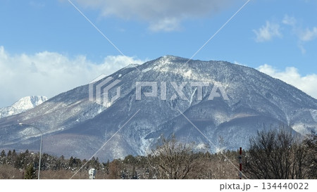 高速道路から見た黒姫山の雪景色 高速道路から見た黒姫山の雪景色 134440022