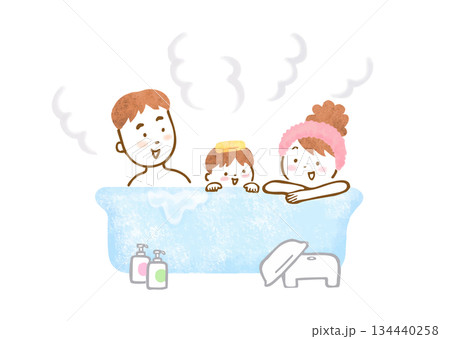 お風呂に入っている家族3人（父親、母親、男の子）の手描きイラスト 134440258