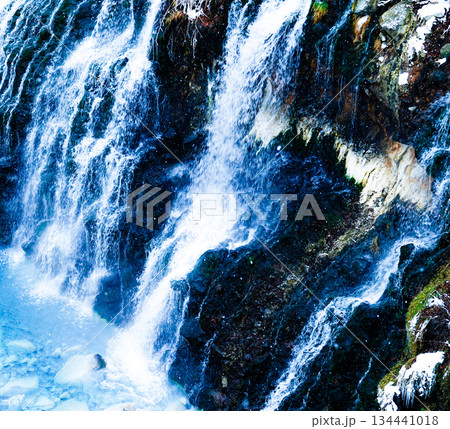 真冬の北海道美瑛町にある白ひげの滝と美瑛川 真冬の北海道美瑛町にある白ひげの滝と美瑛川 134441018