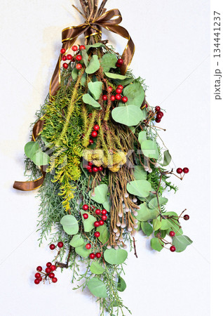 クリスマスの季節 スワッグ 134441237