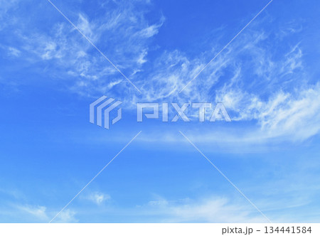 冬の青空に流れる空模様　四切ワイド（ fix撮影 ） 134441584