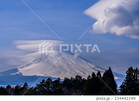 笠雲富士山 134442240