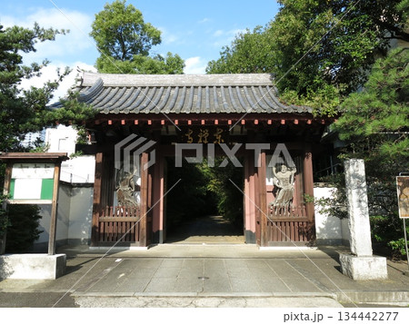 東京都港区高輪の東禅寺(山門) 東京都港区高輪の東禅寺(山門) 134442277