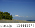 三保海岸からの富士山. 134443574