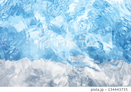 キラキラ水面　夏色のイメージ 134443735