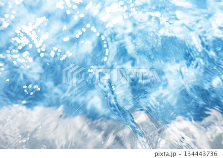 キラキラ水面　夏色のイメージ 134443736