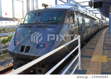 宮崎空港駅に停車中の787系 特急にちりん号 宮崎空港駅に停車中の787系 特急にちりん号 134444983