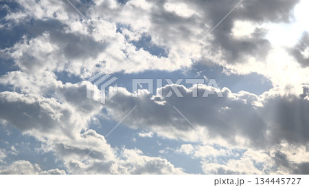 青空と白い雲 青空と白い雲 134445727