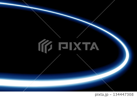 光の軌跡と黒の背景 光の軌跡と黒の背景 134447308