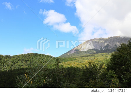 鳥取県 日野郡 江府町 鍵掛峠展望台から望む大山 鳥取県 日野郡 江府町 鍵掛峠展望台から望む大山 134447334