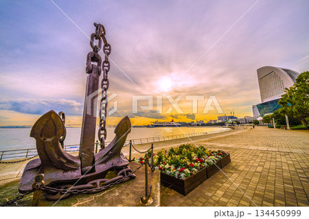 日本の横浜都市景観3隻日本の豪華客船が横浜港に集結。にっぽん丸。(三井オーシャンフジ、飛鳥Ⅱ) 日本の横浜都市景観3隻日本の豪華客船が横浜港に集結。にっぽん丸。(三井オーシャンフジ、飛鳥Ⅱ) 134450999