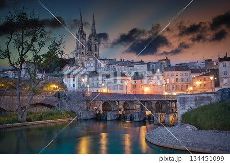 Niort and Dawn 134451099