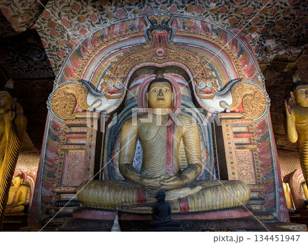 ダンブッラの石窟寺院 134451947