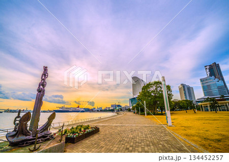 日本の横浜都市景観3隻日本の豪華客船が横浜港に集結。にっぽん丸。(三井オーシャンフジ、飛鳥Ⅱ) 日本の横浜都市景観3隻日本の豪華客船が横浜港に集結。にっぽん丸。(三井オーシャンフジ、飛鳥Ⅱ) 134452257