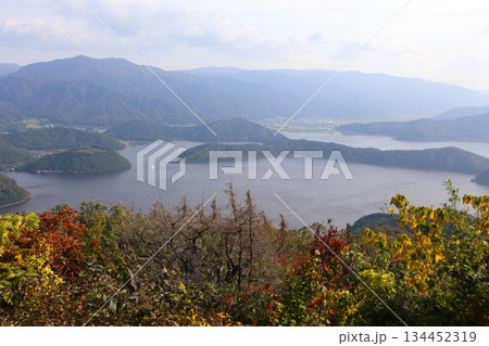 三方テラス　三方五湖レインボーライン　山頂公園　日本海　水月湖　日向湖　菅湖　久々子湖　若狭湾 134452319