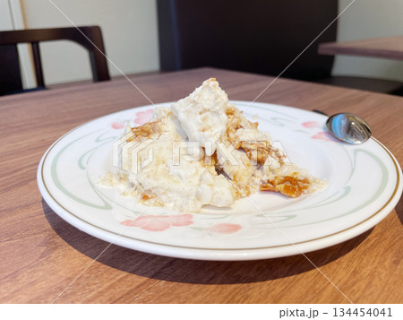 バナナとアーモンドのセミフレッド イタリアンアイスケーキ 134454041