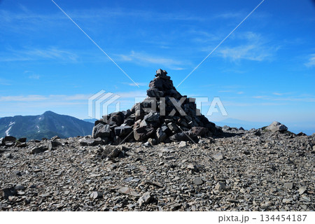 【山の風景】富山県・北アルプス・北ノ俣岳付近のケルン（2012年） 134454187