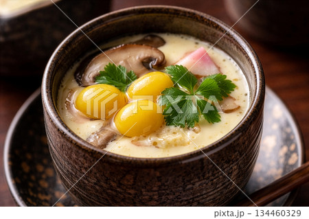 ぎんなん入りの茶碗蒸し 134460329