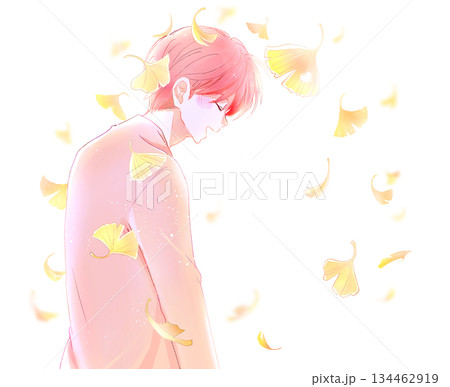 笑う男性　秋　イチョウ 134462919