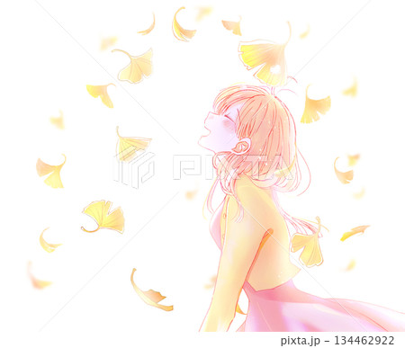 笑う女性　秋　イチョウ 134462922