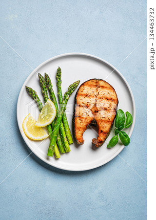 Grilled salmon steak with asparagus 134463732