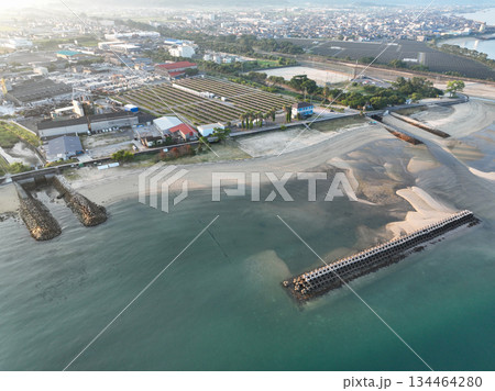 愛媛県松山市 早朝のモンチッチ海岸 愛媛県松山市 早朝のモンチッチ海岸 134464280