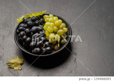 Fresh grapes bowl Fresh grapes bowl 134466005