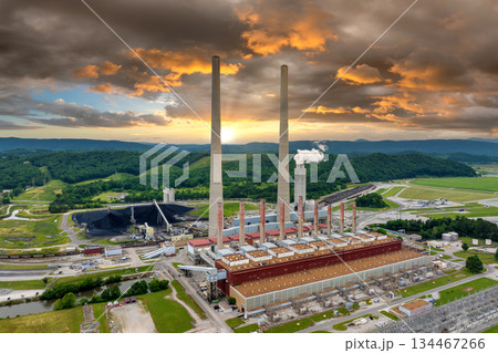 Aerial view of Kingston power plant in Roane County, Tennessee. Major coal-fired power plant producing electricity. Fossil fuel usage for energy production 134467266