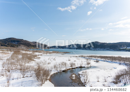 冬の花山湖 134468682