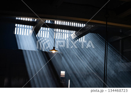 【光芒素材】冬の風物詩・妻籠宿脇本陣奥谷の光芒【長野県】 【光芒素材】冬の風物詩・妻籠宿脇本陣奥谷の光芒【長野県】 134468723