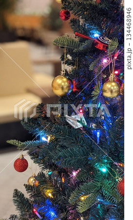 クリスマスツリーの飾り クリスマスツリーの飾り 134468946
